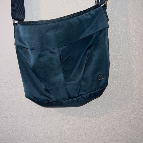 lululemon athletica Green Crossbody Bag - Picture 3 of 6